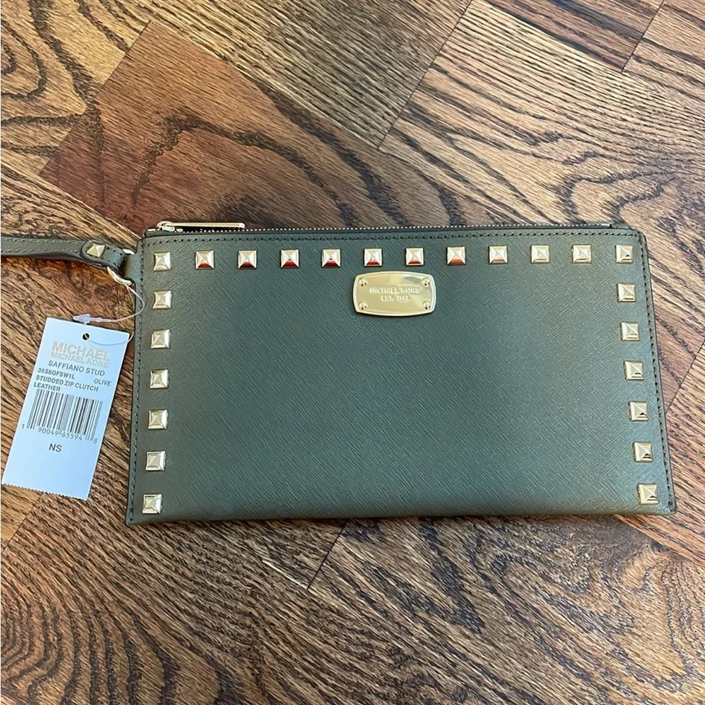 NEW Michael Kors Clutch - Picture 1 of 4